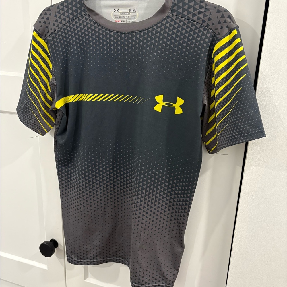 Under Armour Men's compression Gray and Yellow Performance Shirt